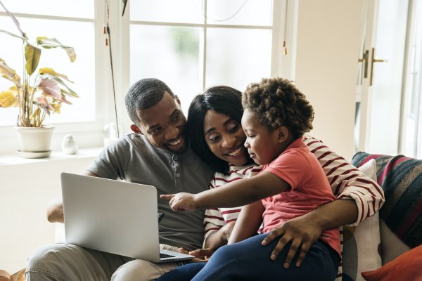 hypnobirthing family listening to affirmations together